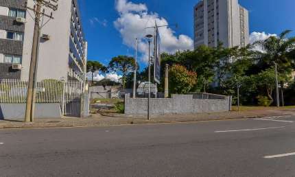 Terreno à venda na Rua Aristides Teixeira, 149, Centro Cívico, Curitiba por R$ 550.000