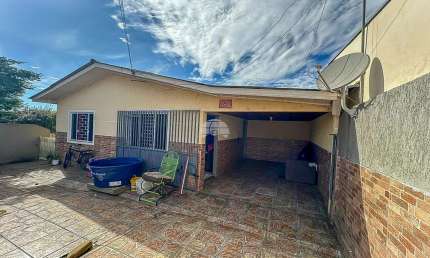 Casa com 3 quartos à venda na Rua Alberto Maschio, 05, Vila São Paulo, Colombo, 275 m2 por R$ 240.000