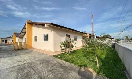 Casa com 2 quartos para alugar na Avenida Rui Barbosa, 2078, Piçarras, Guaratuba, 42 m2 por R$ 1.000