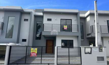 Casa com 2 quartos à venda na Rua Maria De Lourdes Sanches, 467, Centro, Itapoá, 86 m2 por R$ 519.000