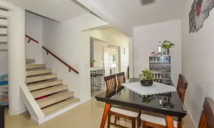 Casa com 3 quartos à venda na Rua Maria Simeão Bettega, 254, Novo Mundo, Curitiba, 128 m2 por R$ 680.000