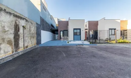 Casa em condomínio fechado com 3 quartos à venda na Rua João Walci Ebert, 167, Porto das Laranjeiras, Araucária, 48 m2 por R$ 320.000