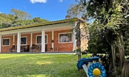 Chácara / sítio com 5 quartos à venda na Rua Alexandre Kreoniz, 1386, Faxina, São José dos Pinhais, 210 m2 por R$ 800.000