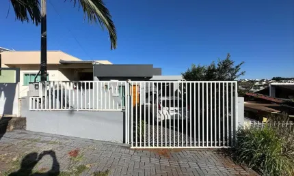 Casa com 2 quartos à venda na Rua Nelson Gerhardt, 59, Fraron, Pato Branco, 88 m2 por R$ 420.000