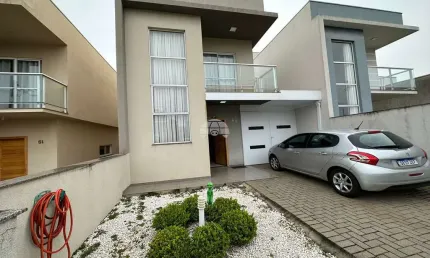 Casa com 3 quartos à venda na Rua Fioravante Colla, 63, Fraron, Pato Branco, 124 m2 por R$ 480.000