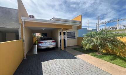 Casa com 2 quartos à venda na Rua Aneri Florindo Baggios, 165, Cristo Rei, Pato Branco, 75 m2 por R$ 390.000