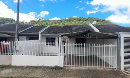 Casa com 2 quartos à venda na Rua Altamira, 1223, Bonatto, Pato Branco, 54 m2 por R$ 235.000
