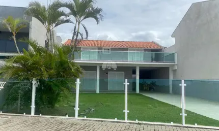 Casa com 3 quartos à venda na Avenida São Paulo, 14, Coroados, Guaratuba, 270 m2 por R$ 1.350.000