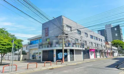 Ponto comercial à venda na rua scharfemberg de quadros, 48, centro, são josé dos pinhais, 661 m2 por r$ 2.300.000