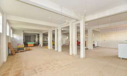 Barracão / Galpão / Depósito para alugar na Rua Santo Fressato, 166, Vila Torres I, Campo Largo, 290 m2 por R$ 6.000
