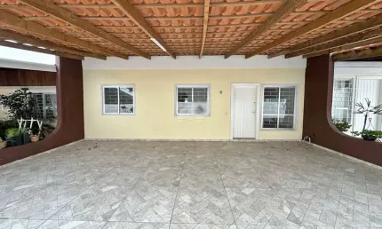 Casa em condomínio fechado com 3 quartos para alugar na rua valentin scrok, 100, são gabriel, colombo, 90 m2 por r$ 2.100