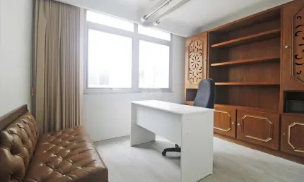 Sala comercial para alugar na Rua Cândido de Leão, 45, Centro, Curitiba, 55 m2 por R$ 1.500
