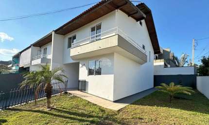 Casa com 3 quartos para alugar na Rua José Mário de Oliveira, 262, Bacacheri, Curitiba, 145 m2 por R$ 3.200