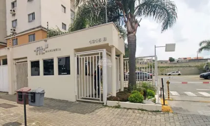 Apartamento com 2 quartos para alugar na Rua Assis Figueiredo, 1315, Guaíra, Curitiba, 71 m2 por R$ 1.800