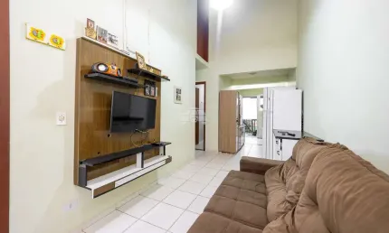 Casa com 2 quartos à venda na Rua Levi, 230, Cristo Rei, Campo Largo, 175 m2 por R$ 220.000