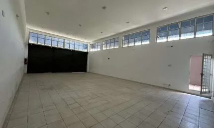 Prédio para alugar na Rua Santa Terezinha, Vila Yara, Osasco