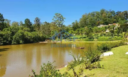 Vende-se sobrado com 655m2, 05 dormitórios alto padrão, condomínio fechado – estrada capuava – embu das artes – sp