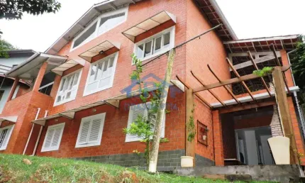 Sobrado com 4 dormitórios à venda, 205 m² por R$ 1.200.000,00 - Parque das Artes - Embu das Artes/SP
