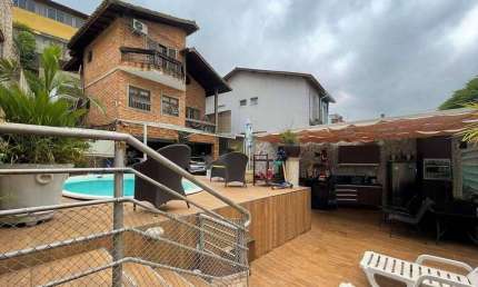 Sobrado com 3 dormitórios à venda, 180 m² por R$ 1.100.000,00 - Jardim Semiramis - Cotia/SP
