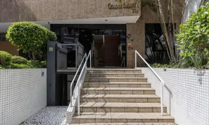 Excelente  sala dupla ( prédio com recepção controlada ) já locada à venda! ideal para investidores ( aluguel líquido r$ 1200 )  no centro cívico, curitiba, pr