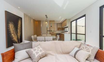 Casa em condomínio fechado na melhor região de Santa Felicidade com 144m², 3 dormitórios ( sendo 1 suíte ) e 2 vagas - Santa Felicidade - Curitiba - PR