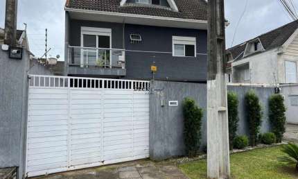 Sobrado no bairro de Santa Felicidade com 113m², 3 dormitórios ( sendo 1 suíte ) e 3 vagas - Santa Felicidade - Curitiba - PR