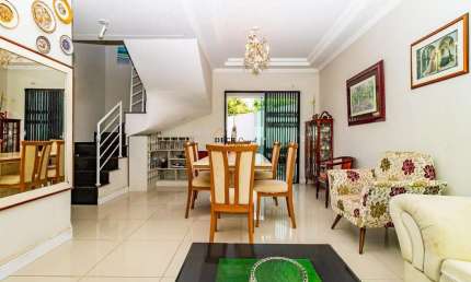 Sobrado no bairro de Santa Felicidade com 540m², 4 dormitórios ( sendo 2 suítes ) e 3 vagas - Santa Felicidade - Curitiba - PR