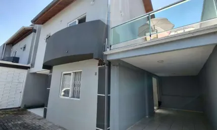 Sobrado em condomínio no bairro Xaxim com 136m², 3 dormitórios ( sendo 1 suíte ) e 2 vagas - Xaxim - Curitiba - PR