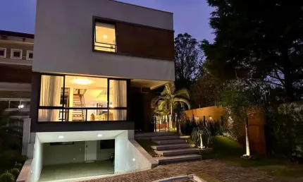 Sobrado de alto padrão em condomínio fechado no Bairro do Atuba com 278m², 4 dormitórios ( sendo 2 suítes e 2 Demi suítes ) e 4 vagas - Atuba - Curitiba - PR