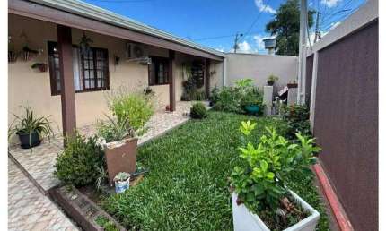 Casa Térrea no Bairro Capão da Imbuia com 200m²,  3 quartos e 2 vagas - Capão da Imbuia - Curitiba - PR