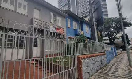 Sobrado comercial no bairro alto da glória com 167m², 3 dormitórios e 2 vagas - alto da gloria - curitiba - pr