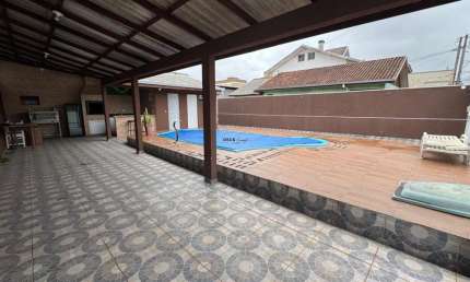 Casa com piscina em Colombo com 480m², 3 casas no terreno e 6 vagas - Paloma - Colombo - PR