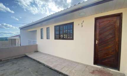 Casa com 3 dormitórios sendo uma suite e 3 vagas de garagem para locação em Lamenha Grande - Almirante Tamandaré - PR