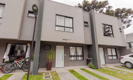 Sobrado em Condomínio no Santa Cândida com 104m², 2 dormitórios ( sendo 1 suíte ) e 2 vagas - Santa Cândida - Curitiba - PR