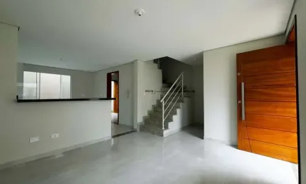 Triplex no bairro de Santa Felicidade com 137m², 3 dormitórios ( sendo 1 suíte ), ático com banheiro e 2 vagas - Santa Felicidade - Curitiba - PR