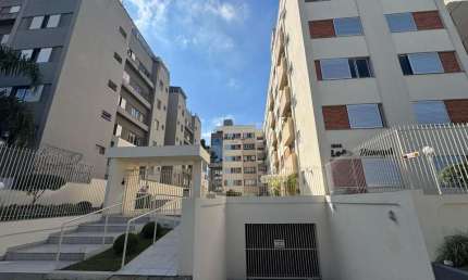 Apartamento mobiliado no bairro Bigorrilho com 71,04m², 2 dormitórios ( com 1 suíte ) e 1 vaga grande coberta