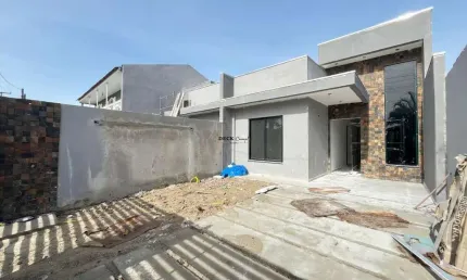 Casa térrea com piscina em Matinhos com 75m², 3 dormitórios ( sendo uma suíte ) e 2 vagas - Matinhos - Balneário Costa Azul - PR