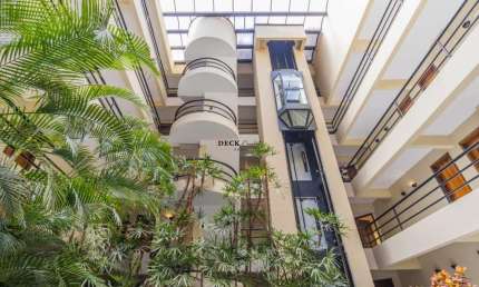 Apartamento com 2 dormitórios, Portaria 24 horas e elevador panorâmico! Centro Cívico - Juvevê, Curitiba, PR