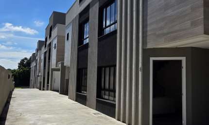 Sobrado em Condominio | 3 Dorm | 2 vagas | 102m² priv | Pilarzinho/PR
