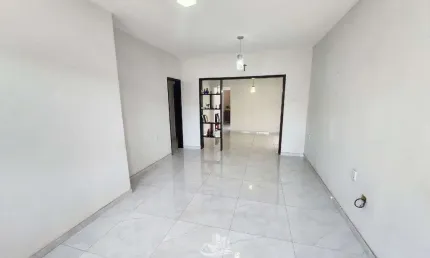 Vende-se Casa em Cohafuma - 3 quartos - Reformada - Porcelanato - Ventilada
