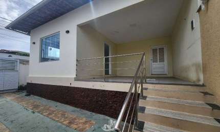 Excelente Casa a Venda em São Francisco - 4 quartos - Reformada - Ventilada