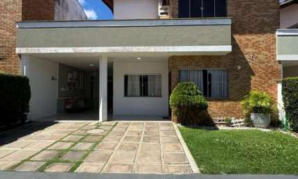 Vende-se Excelente Casa em Condomínio no Olho D'Agua - 4 Suítes - Energia Solar