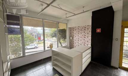 LOJA TÉRREA NO BAIRRO ÁGUA VERDE, PRÓXIMO AO ANGELONI E CLUBE CURITIBANO. QUASE 100M².