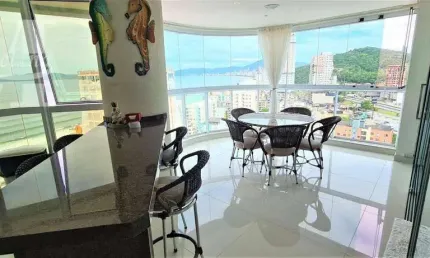Avenida nereu ramos. frente para  o mar. andar alto. 4 suítes. churrasqueira. piscina. mobiliado. permuta.
