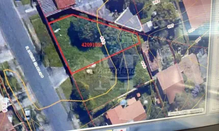 ÓTIMO TERRENO ZR3 SUPER BEM LOCALIZADO PLANO PRÓXIMO À AVENIDA KENNEDY COM TESTADA DE 33m² COM POTENCIAL CONSTRUTIVO DE ATÉ 6 PAVIMENTOS