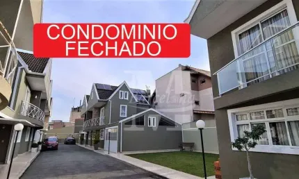 Triplex. Água Verde/Guaíra. Condomínio Fechado, 03 Quartos, Churrasqueira e Armários.