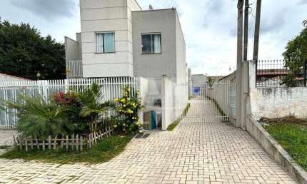 SOBRADO. CONDOMÍNIO FECHADO. SEMI MOBILIADO.  SACADA E TERRENO PRIVATIVO.