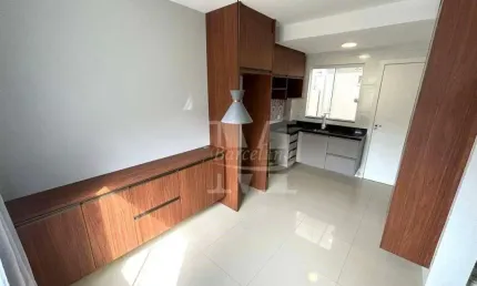 SOBRADO. CONDOMÍNIO FECHADO. SEMI MOBILIADO.  SACADA E TERRENO PRIVATIVO.