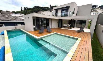 AO LADO PARQUE TINGUI, CASA 100% ATUALIZADA. IMPECÁVEL! 4 QUARTOS SENDO 4 SUÍTES, SEMI MOBILIADA, PISCINA, SUÍTE TÉRREA. CONDOMÍNIO LE PARC RESIDENCE.