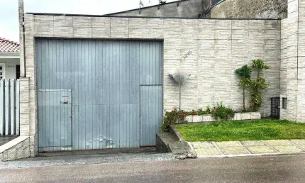 Casa com terreno, no pinheirinho, 4 quartos, 5 vagas.